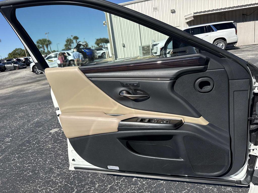 used 2019 Lexus ES 350 car, priced at $31,900