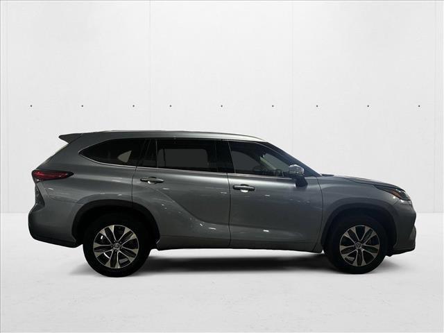 used 2021 Toyota Highlander car, priced at $30,295