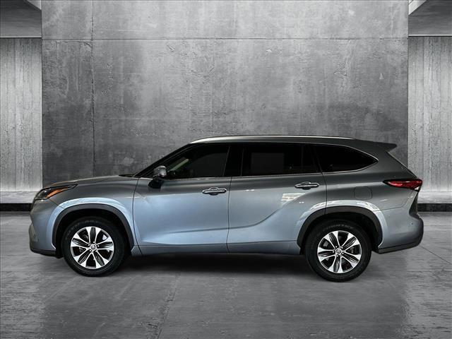 used 2021 Toyota Highlander car, priced at $36,696
