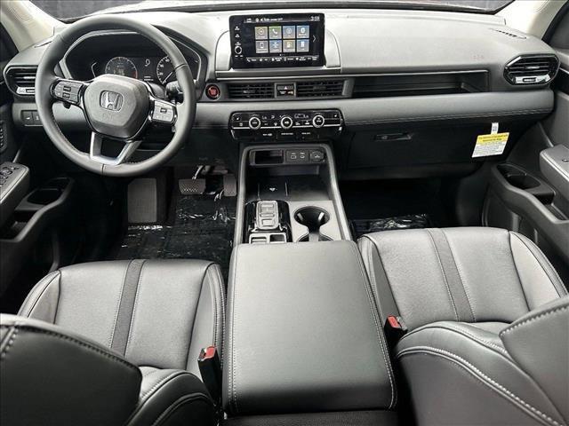 new 2025 Honda Pilot car, priced at $47,450
