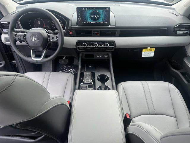 new 2025 Honda Pilot car, priced at $44,950