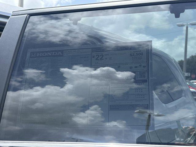 new 2025 Honda Pilot car, priced at $44,950