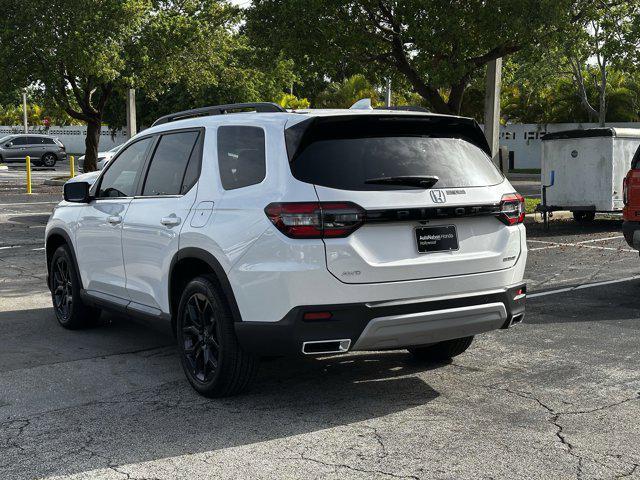 new 2025 Honda Pilot car, priced at $53,405