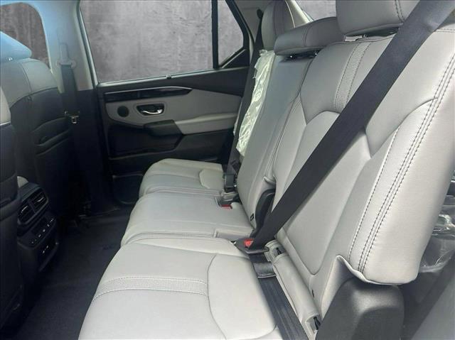 new 2025 Honda Pilot car, priced at $45,405
