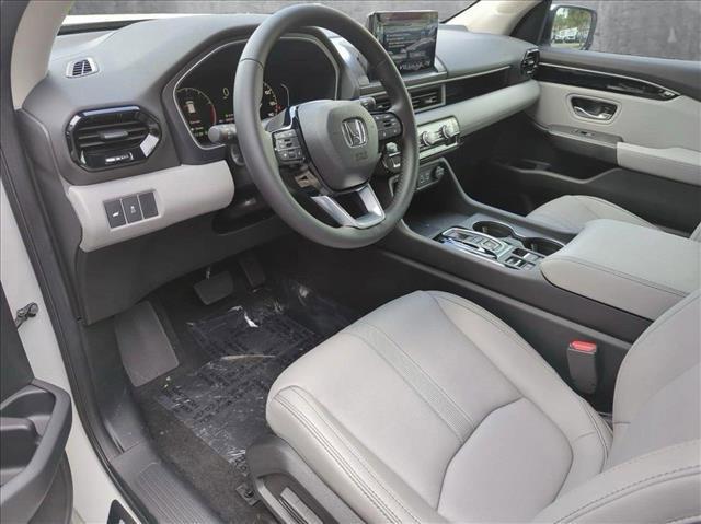 new 2025 Honda Pilot car, priced at $45,405