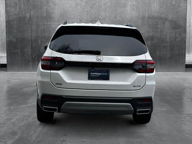 new 2025 Honda Pilot car, priced at $54,985