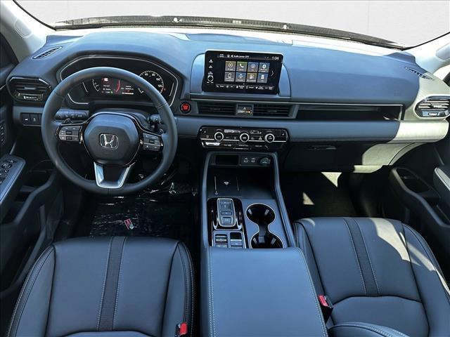 new 2025 Honda Pilot car, priced at $45,428