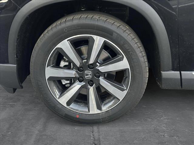 new 2025 Honda Pilot car, priced at $49,940