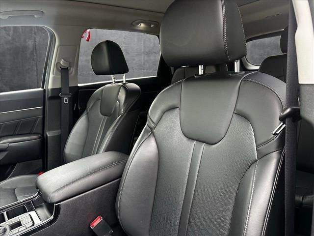 used 2023 Kia Sorento car, priced at $32,380