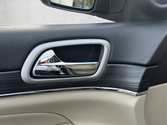 used 2020 Jeep Grand Cherokee car, priced at $19,995