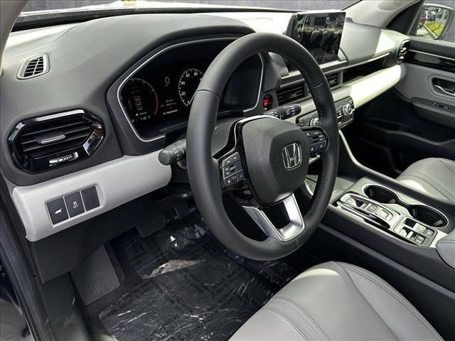 new 2025 Honda Pilot car, priced at $44,950