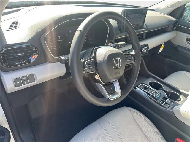 new 2025 Honda Pilot car, priced at $51,726