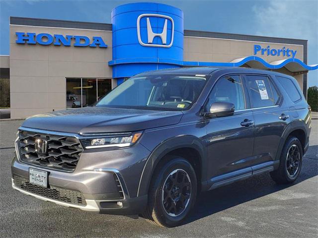 used 2025 Honda Pilot car, priced at $43,627