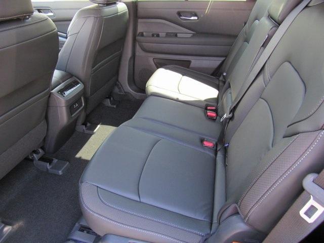 new 2025 Nissan Pathfinder car, priced at $35,726