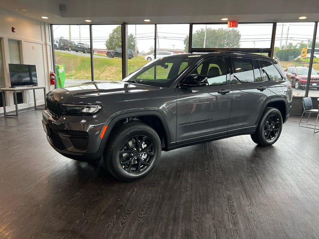 new 2025 Jeep Grand Cherokee car, priced at $43,250
