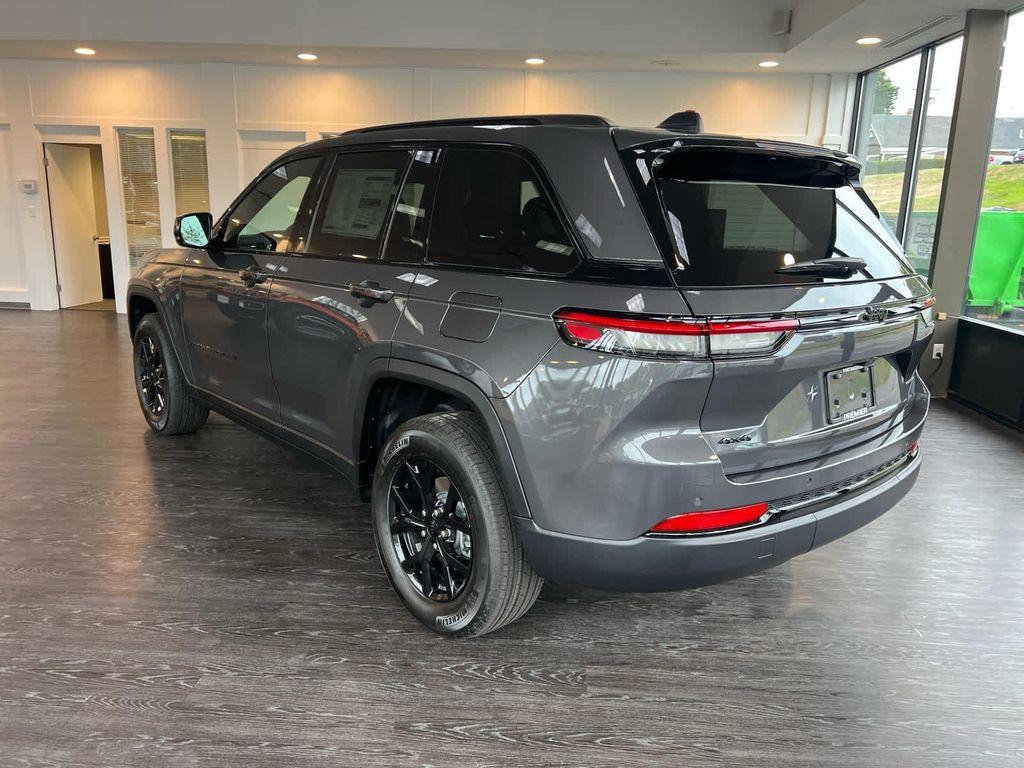 new 2025 Jeep Grand Cherokee car, priced at $43,250