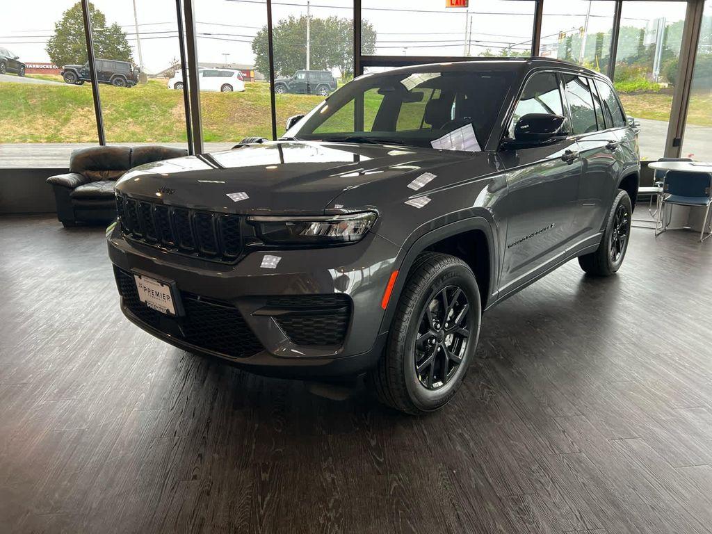 new 2025 Jeep Grand Cherokee car, priced at $43,250