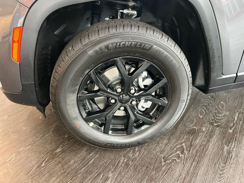 new 2025 Jeep Grand Cherokee car, priced at $43,250