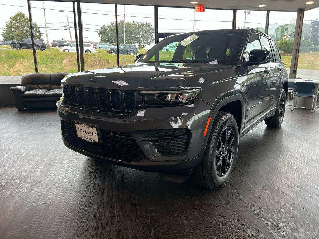 new 2025 Jeep Grand Cherokee car, priced at $43,250