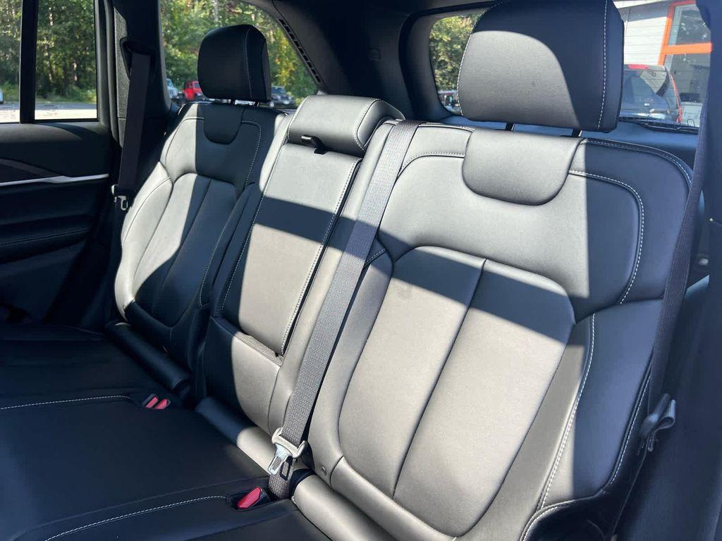 new 2025 Jeep Grand Cherokee car, priced at $45,250