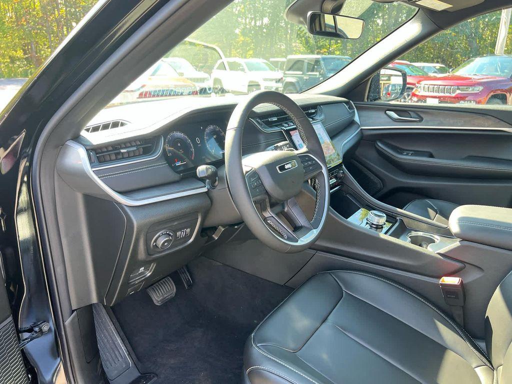 new 2025 Jeep Grand Cherokee car, priced at $45,250
