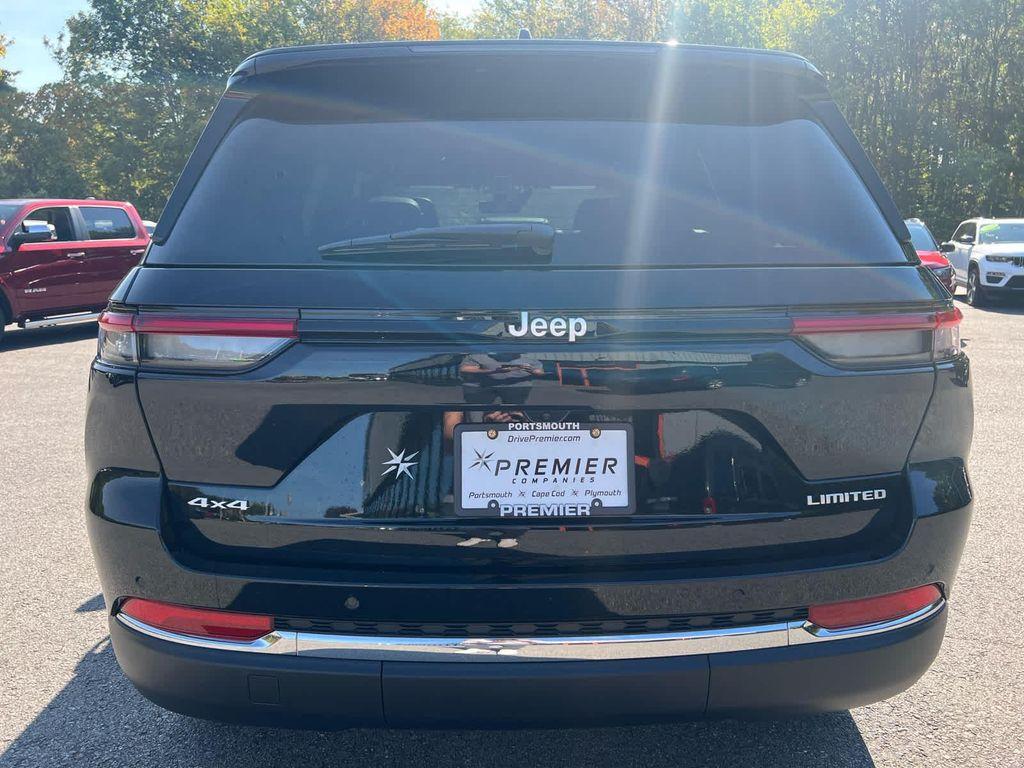 new 2025 Jeep Grand Cherokee car, priced at $45,250