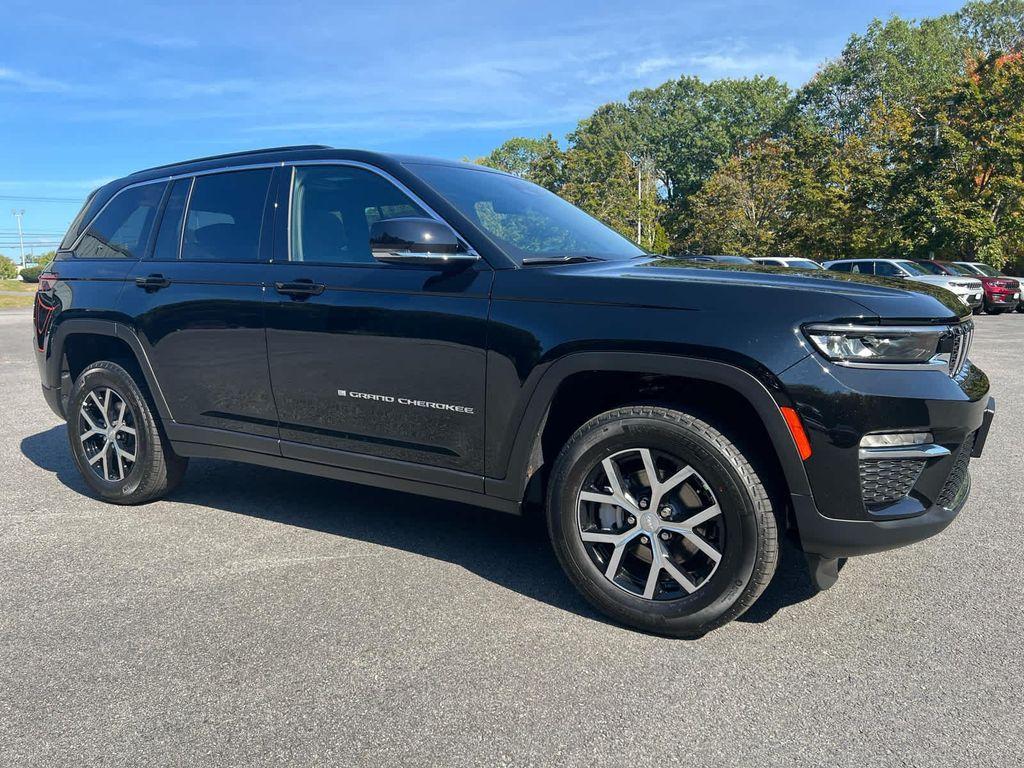 new 2025 Jeep Grand Cherokee car, priced at $45,250