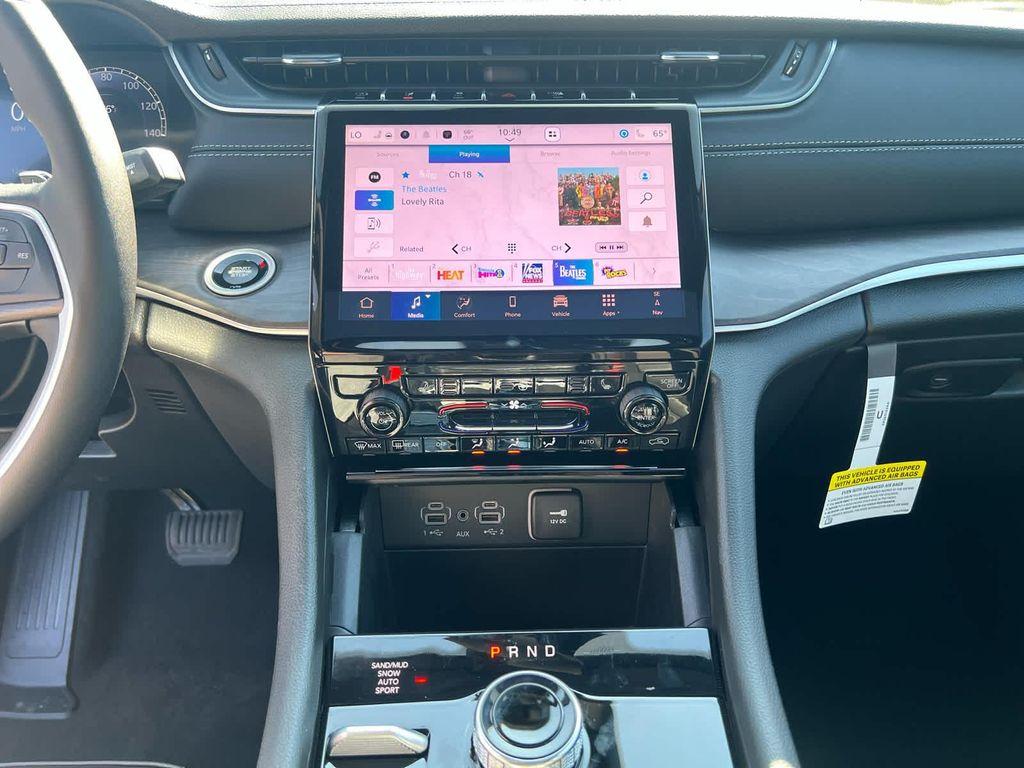 new 2025 Jeep Grand Cherokee car, priced at $45,250