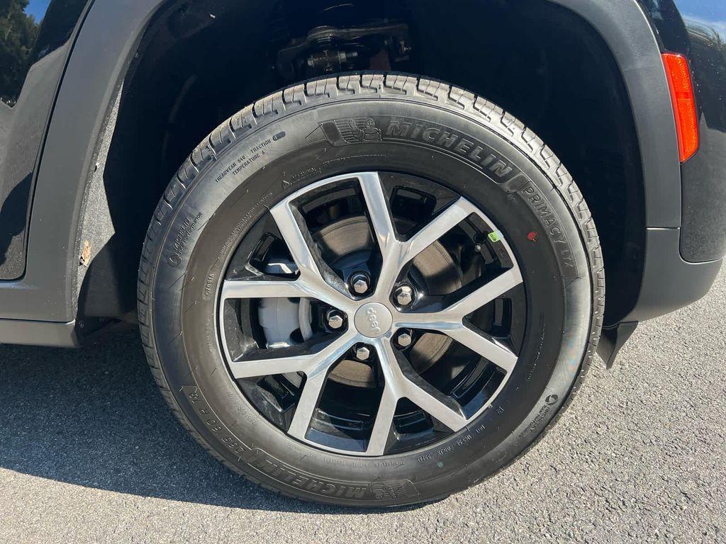 new 2025 Jeep Grand Cherokee car, priced at $45,250