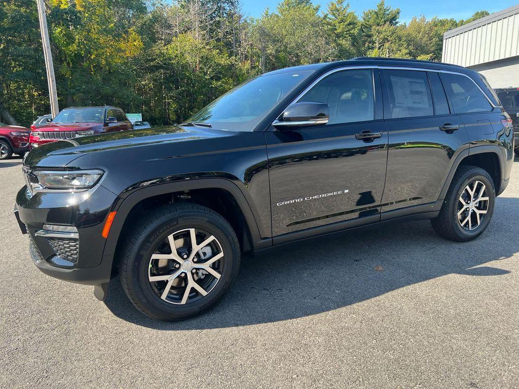 new 2025 Jeep Grand Cherokee car, priced at $45,250