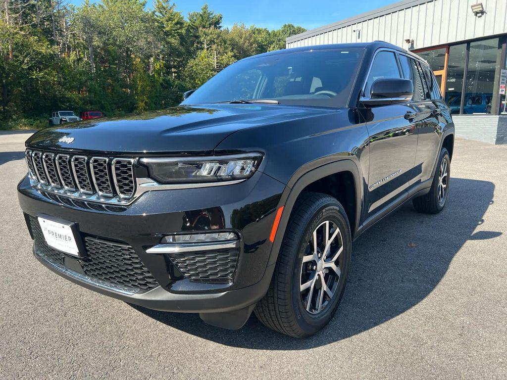 new 2025 Jeep Grand Cherokee car, priced at $45,250
