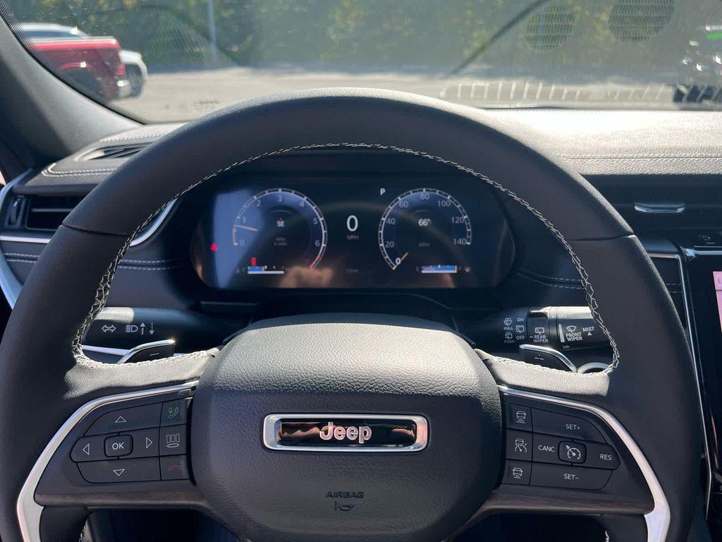 new 2025 Jeep Grand Cherokee car, priced at $45,250