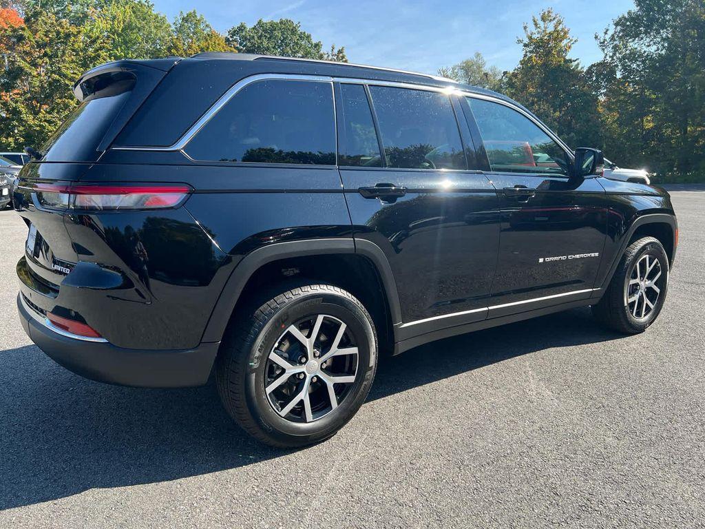 new 2025 Jeep Grand Cherokee car, priced at $45,250