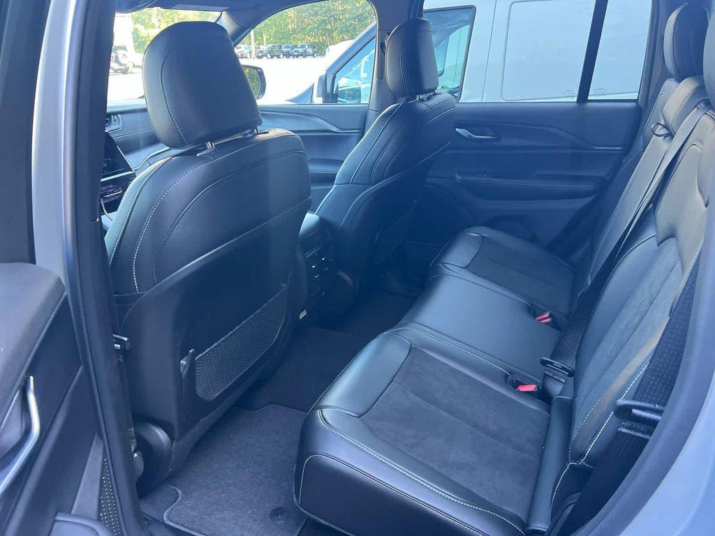 new 2025 Jeep Grand Cherokee car, priced at $41,250