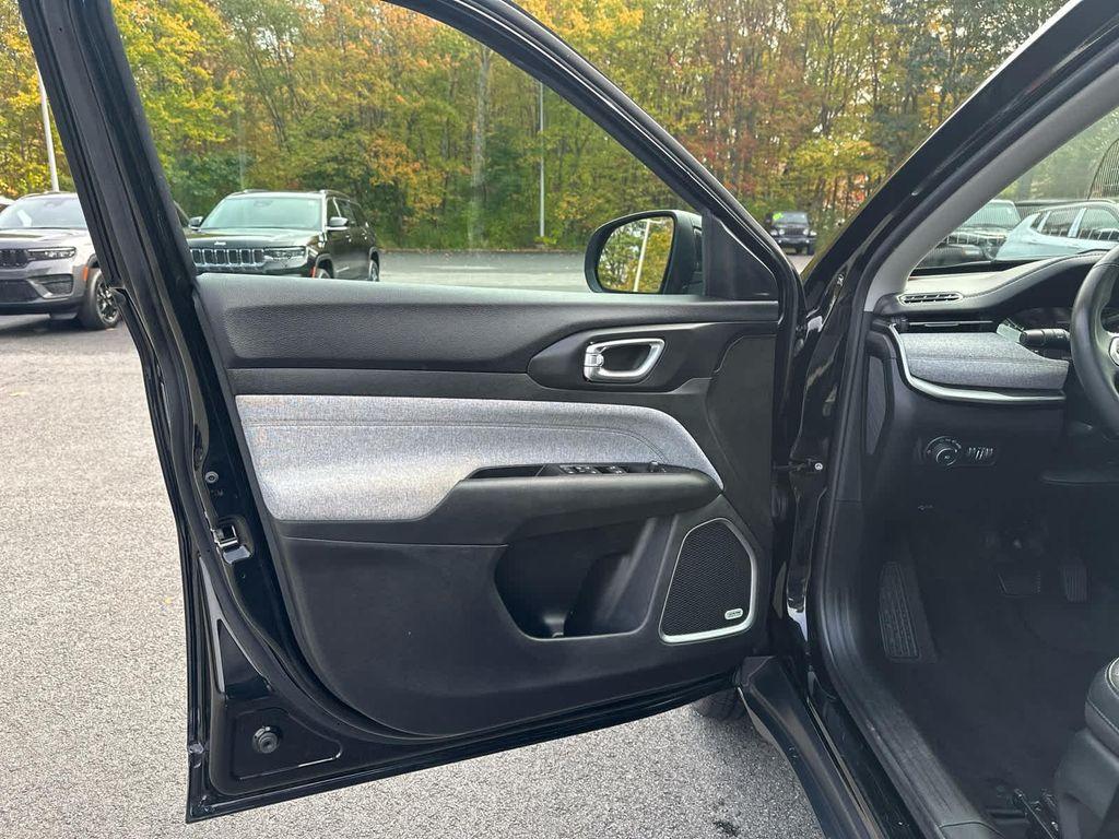 used 2022 Jeep Compass car, priced at $21,275