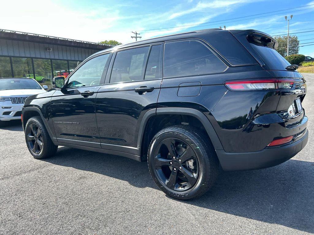 used 2023 Jeep Grand Cherokee car, priced at $32,575