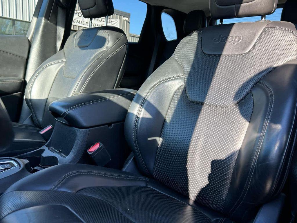 used 2019 Jeep Cherokee car, priced at $15,275