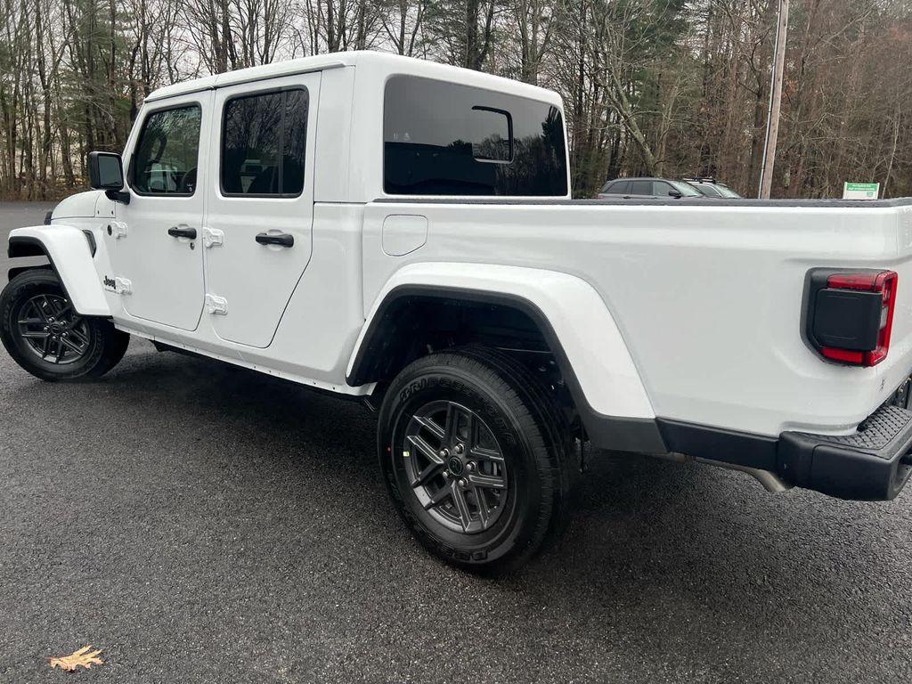 new 2026 Jeep Gladiator car, priced at $47,500