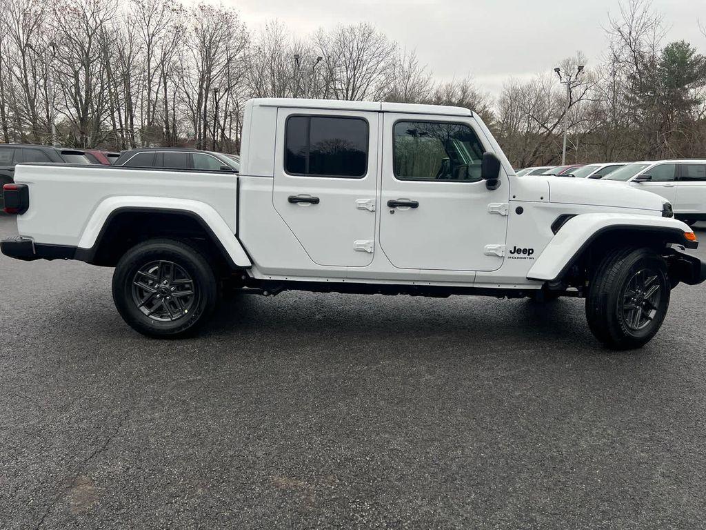 new 2026 Jeep Gladiator car, priced at $47,500
