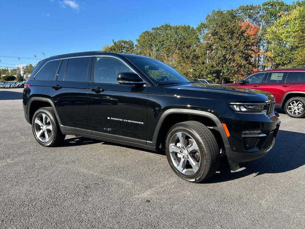 new 2025 Jeep Grand Cherokee car, priced at $52,750