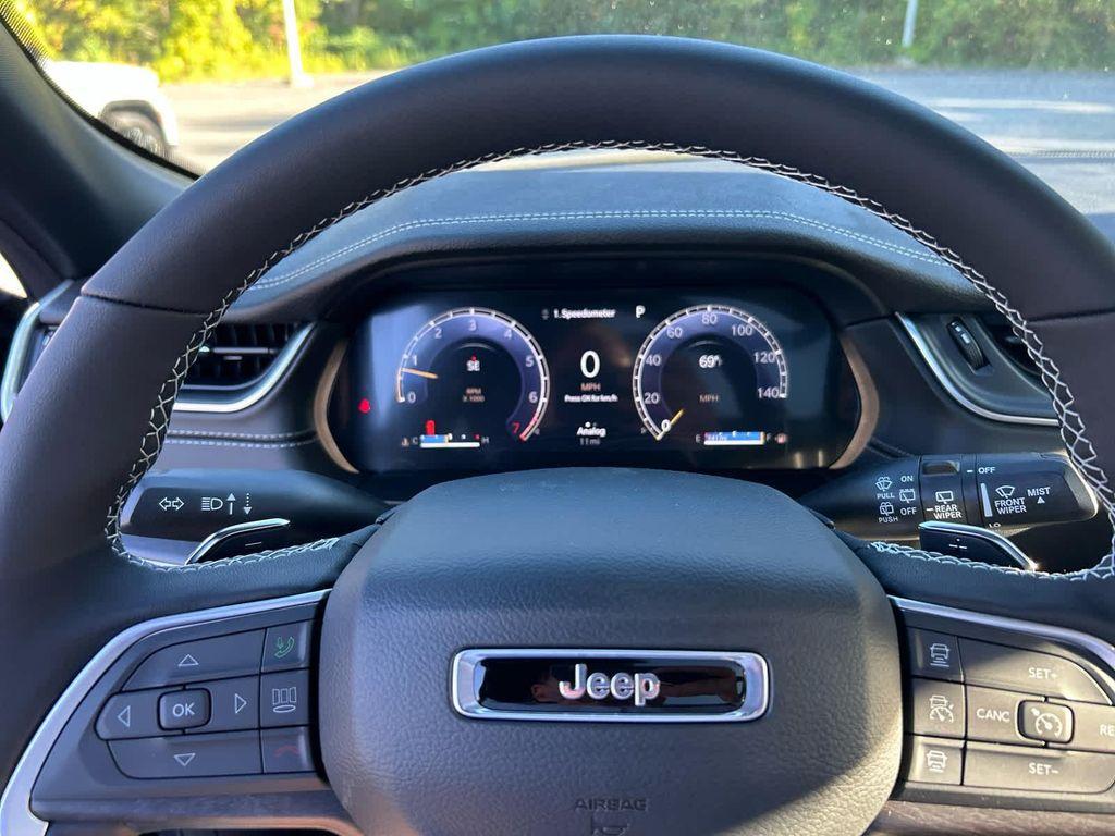 new 2025 Jeep Grand Cherokee car, priced at $52,750