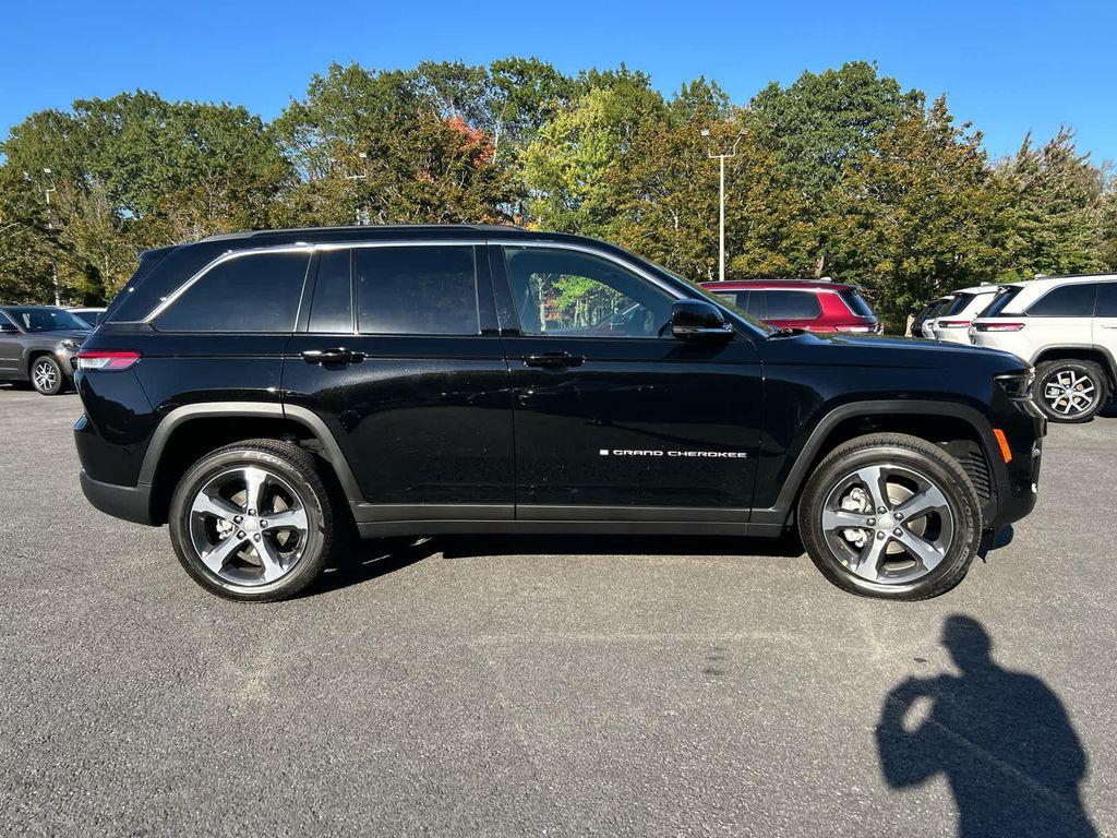 new 2025 Jeep Grand Cherokee car, priced at $52,750