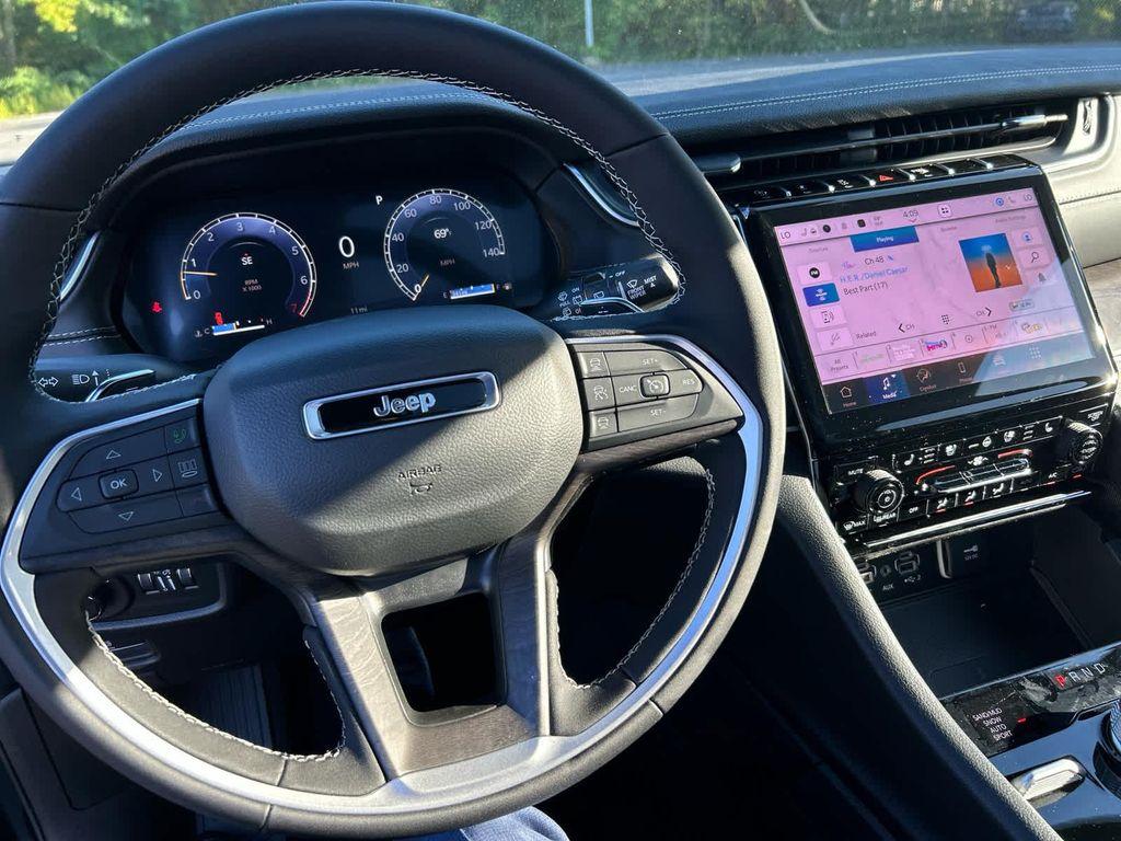 new 2025 Jeep Grand Cherokee car, priced at $52,750