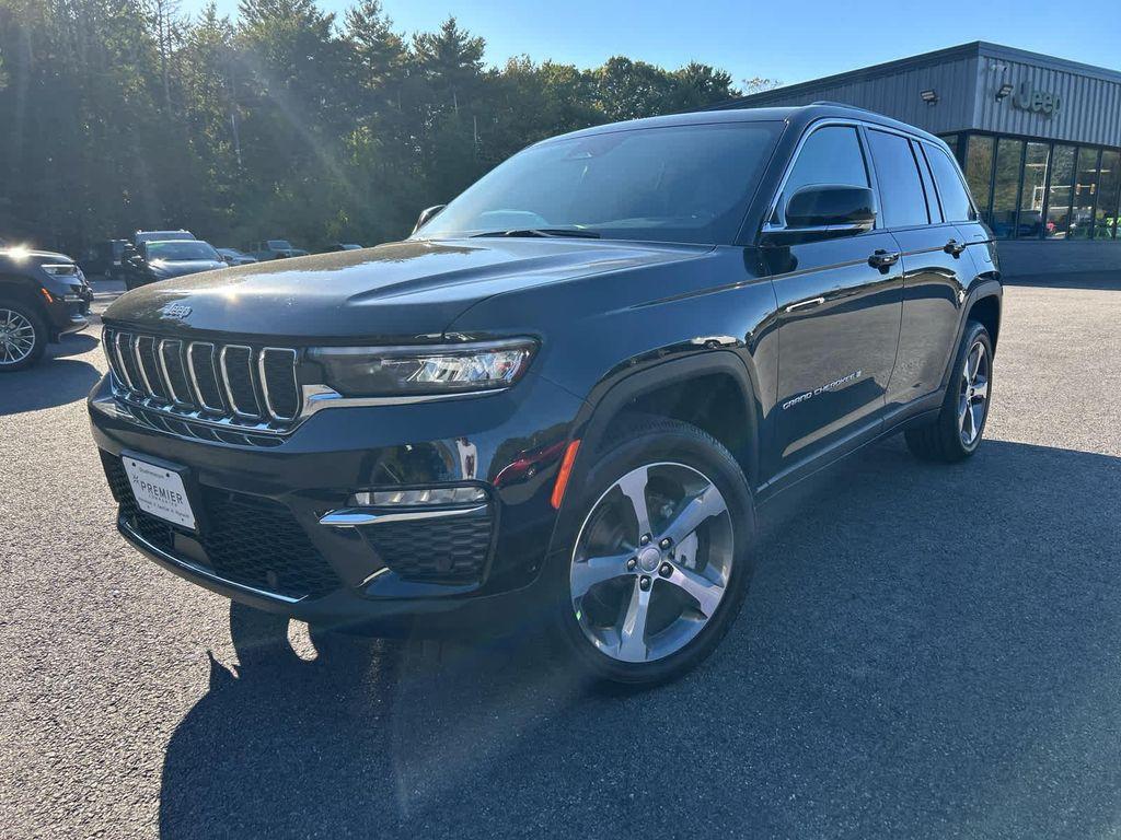new 2025 Jeep Grand Cherokee car, priced at $52,750