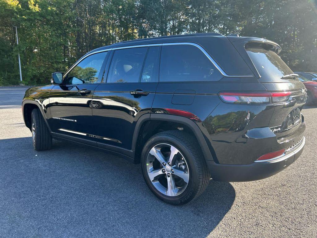 new 2025 Jeep Grand Cherokee car, priced at $52,750