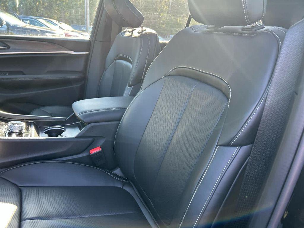 new 2025 Jeep Grand Cherokee car, priced at $52,750