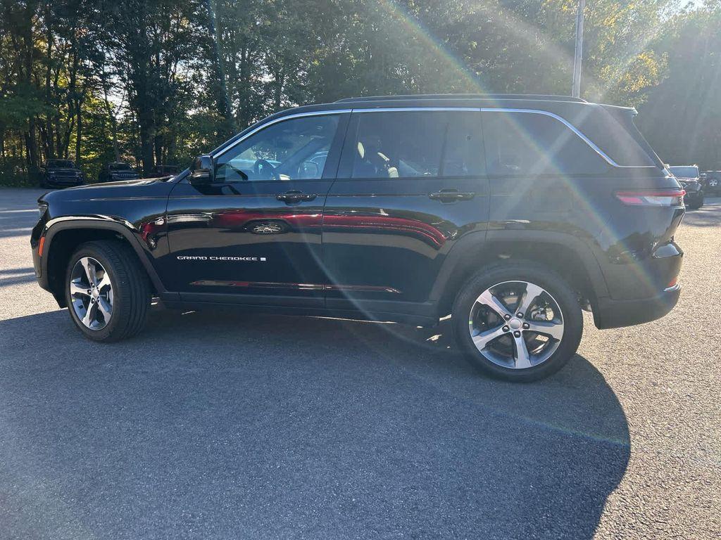 new 2025 Jeep Grand Cherokee car, priced at $52,750