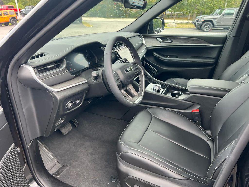 new 2025 Jeep Grand Cherokee L car, priced at $49,500