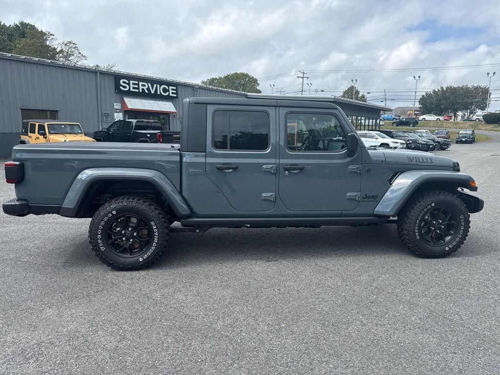 new 2025 Jeep Gladiator car, priced at $50,750