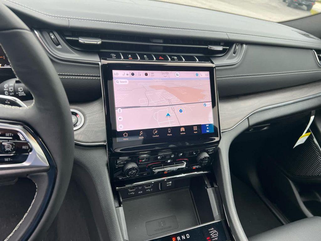 new 2025 Jeep Grand Cherokee car, priced at $60,750